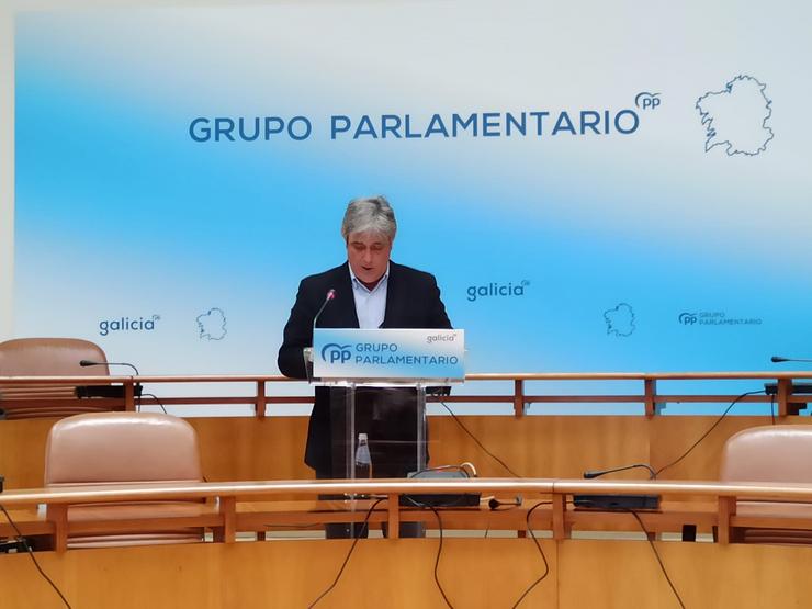 O portavoz parlamentario do PPdeG, Pedro Puy, na rolda de prensa 