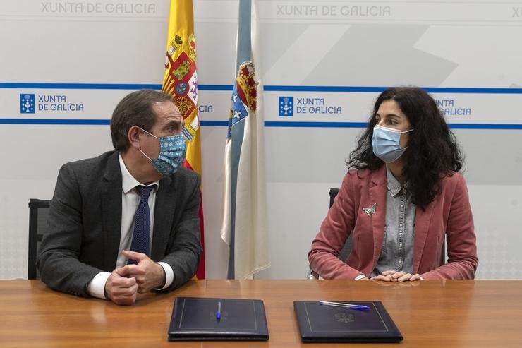 O conselleiro de Facenda, Valeriano Martínez, firma con CIG o acordo sobre teletrabajo para persoal da Administración autonómica. CONCHI PAZ 