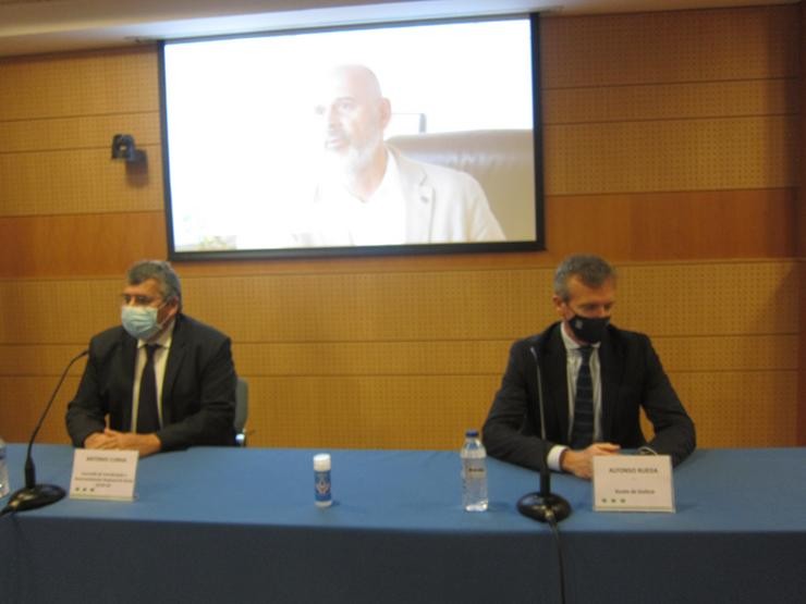 O presidente da Comisión de Coordinación e Desarollo Rexional do Norte de Portugal (CCDR-N), António Cunha, e o vicepresidente primeiro da Xunta, Alfonso Rueda, no acto / Europa Press