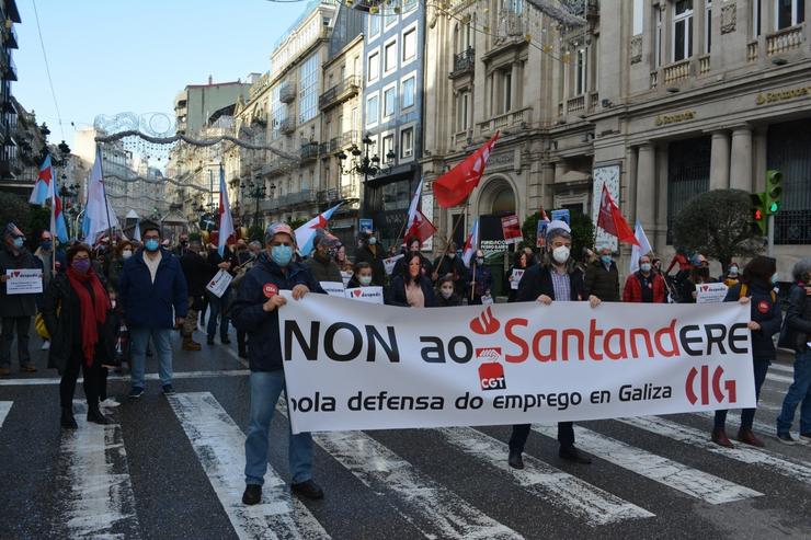 Protestas contra despedimentos no Santander. CIG / Europa Press