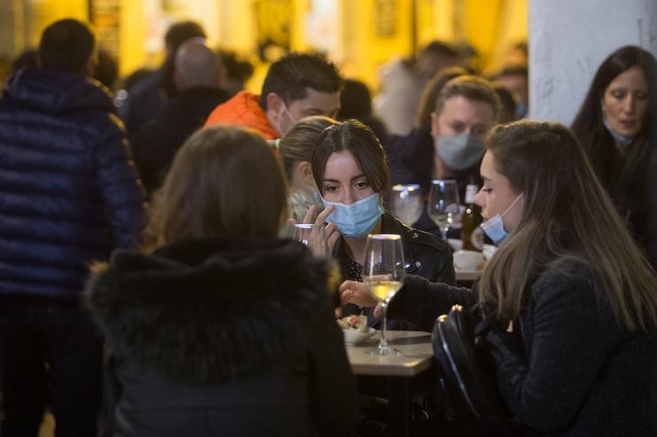 Cidadáns na terraza dun bar de Lugo a 12 de decembro de 2020. Carlos Castro - Europa Press / Europa Press