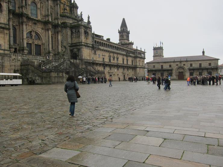 Turistas No Obradoiro No Final Da Ponte Da Constitución. EUROPA PRESS - Arquivo 