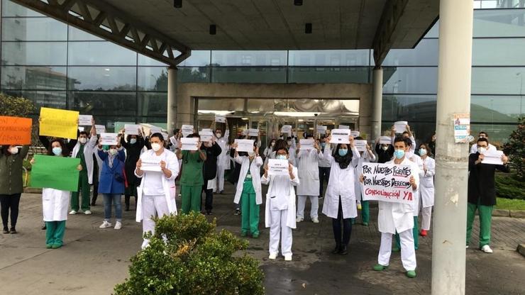 Médicos interinos e eventuais protestan en Ferrol