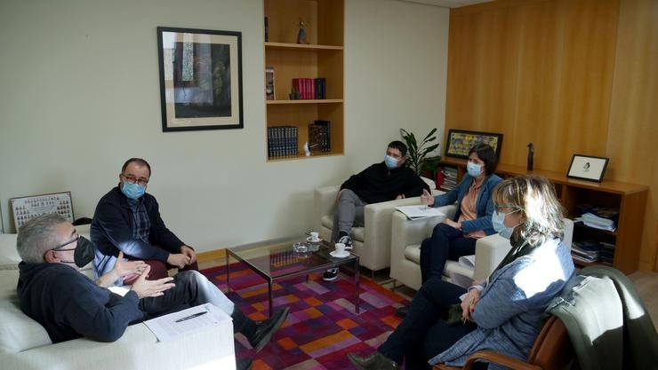 A portavoz nacional do BNG, Ana Pontón, reúnese co presidente de ANPAS de Galicia, Fernando Lacaci, e co secretario xeral da CIG-Ensino, Xesús Vermello 