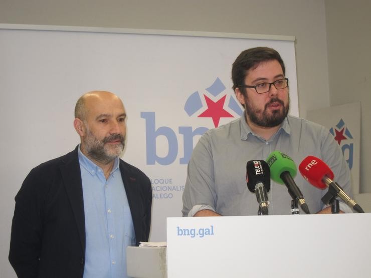 O deputado do BNG, Néstor Rego, e o concelleiro da formación en Vigo, Xabier P. Igrexas, compareceron en rolda de prensa / Europa Press