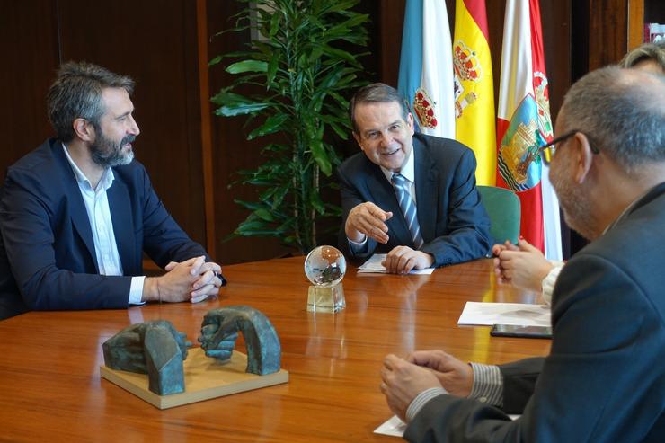 Reunión do presidente da FEGAMP e alcalde de Vilgarcía, Alberto Varela, e do presidente da FEMP e alcalde de Vigo, Abel Caballero 