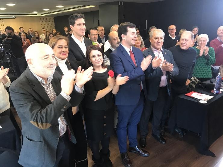 A vicesecretaria xeral do PSOE, Adriana Lastra, arroupa aos socialistas galegos nun acto en Santiago de Compostela / Europa Press