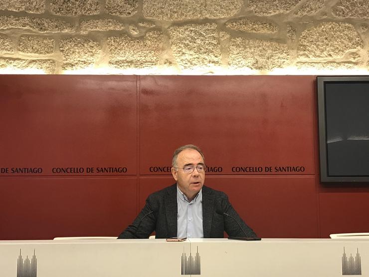 O alcalde de Santiago, Xosé Sánchez Bugallo, dá conta dos asuntos da Xunta de Goberno. 