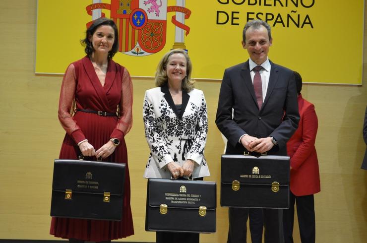 Reyes Maroto (esquerda), Nadia Calviño (centro) e Pedro Duque (dereita). MINISTERIO DE INDUSTRIA, COMERCIO E TURISMO 