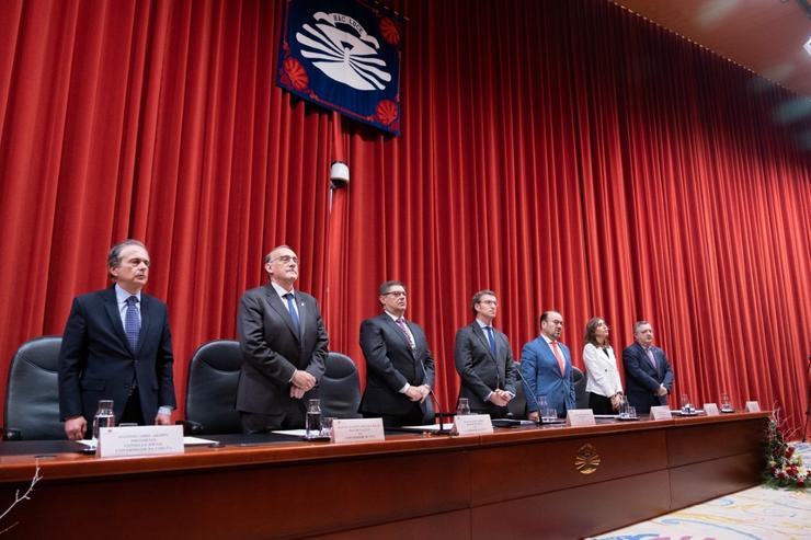 O reitor da Universidade dá Coruña (UDC), Xullo Abalde, toma posesión do seu cargo nun acto coa presenza do presidente da Xunta, Alberto Núñez Feijóo. DAVID CABEZÓN / Europa Press