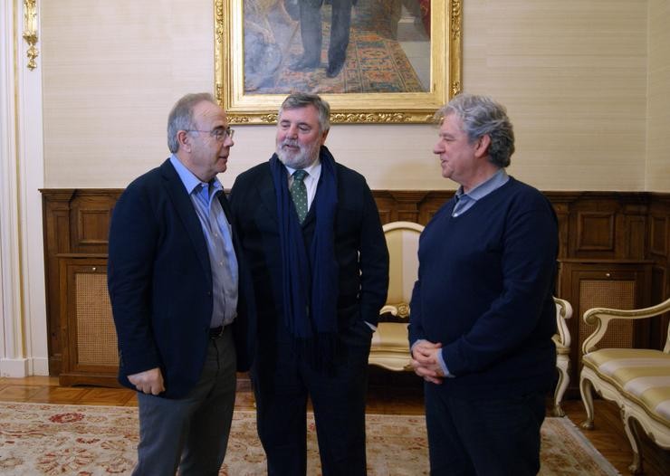 Bugallo e representantes do Colexio oficial de Médicos da Coruña.