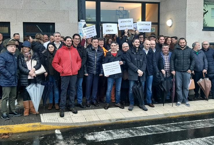 Protesta de cargos socialistas pola falta de pediatras na Baña (A Coruña) / PSOE.