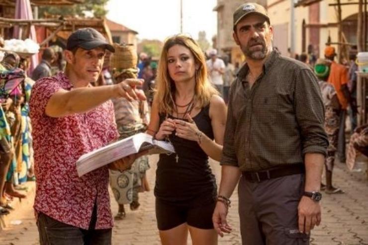 Salvador Calvo dirixe a Anna Castelo e Luís Tosar en 'Adú'. PARAMOUNT PICTURES 