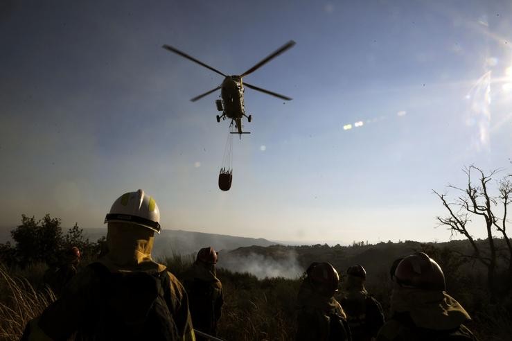 Incendio no pobo de Cudeiro (Ourense). ROSA VEIGA - Arquivo