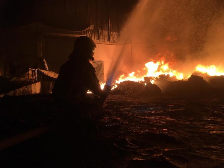 Incendio da nave industrial no polígono de Río Pozo, en Narón. SPEIS NARÓN - Arquivo