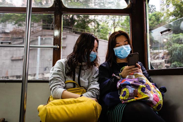 Dúas rapazas con máscaras de protección ante o coronavirus. Willie Siau/SOPA Images via ZUMA / DPA / Europa Press