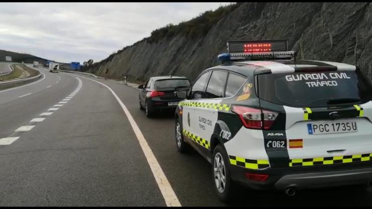 Vehículo interceptado na Mezquita (Ourense).. GARDA CIVIL 