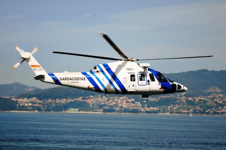 Un modelo de Sikorsky S-76 sobrevoando a Ría de Vigo.