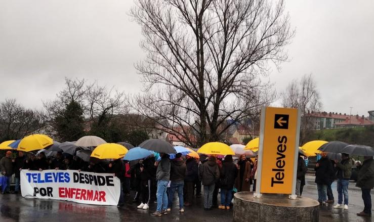 Concentración de traballadores de Televés.. CIG