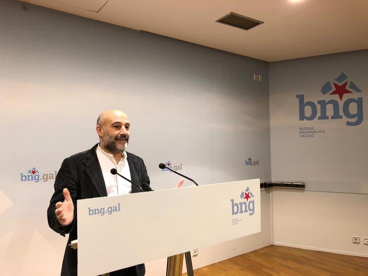 O deputado do BNG, Néstor Rego, en rolda de prensa. BNG