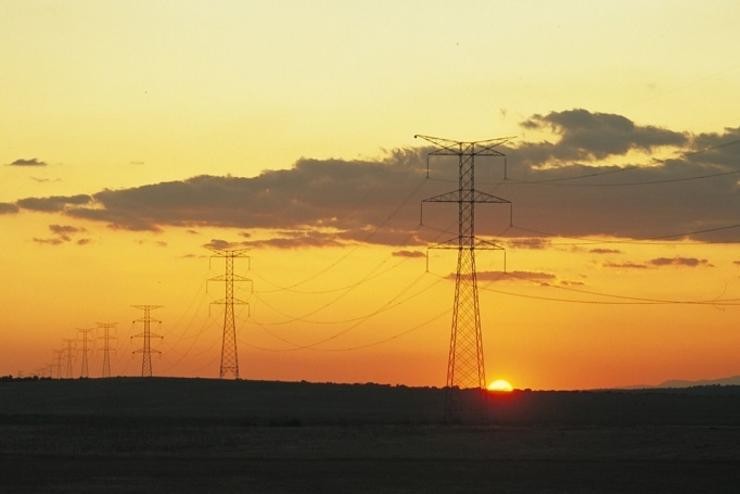 Postes eléctricos de alta tensión 