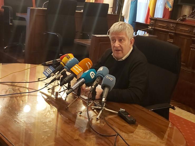 O portavoz da Xunta de Goberno Local, Miguel Caride,en rolda de prensa. 