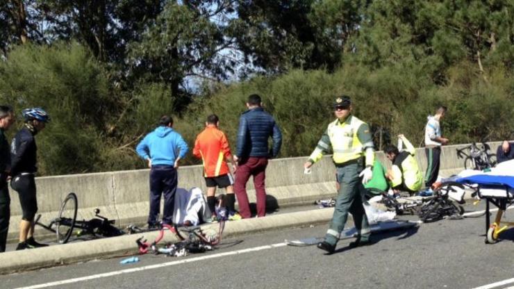 Momentos despois do accidente no que morreron dous ciclistas na Guarda en 2016 