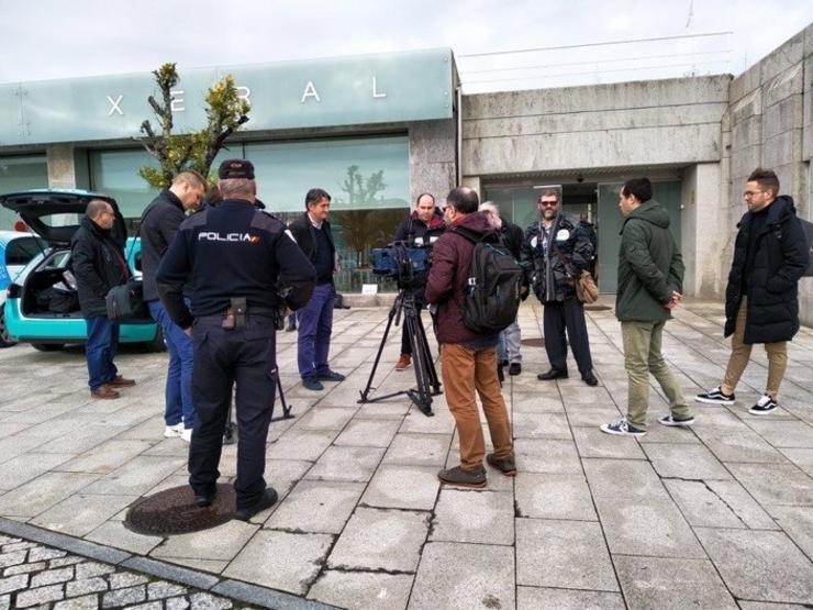 Policía impide unhas declaracións de sindicatos ante o rexistro de San Caetano. CIG-ENSINO / Europa Press