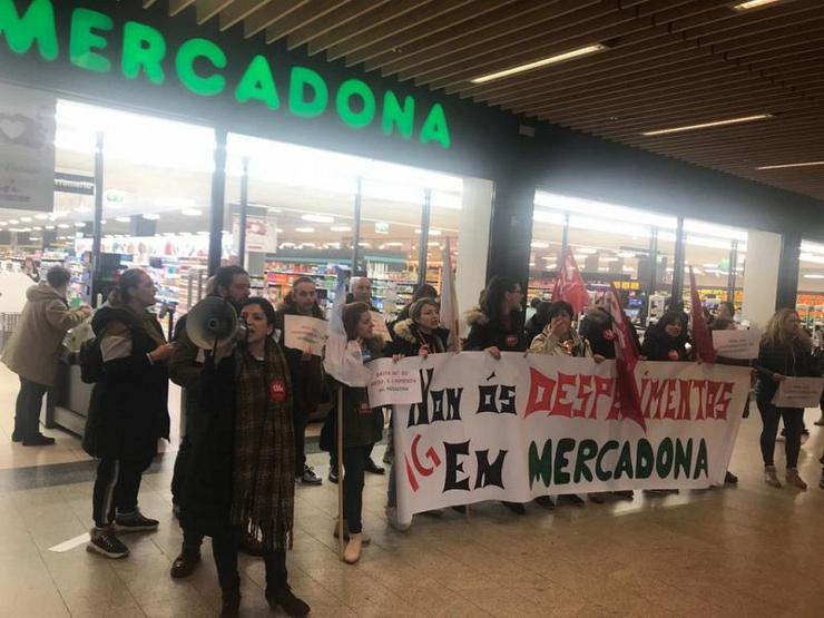 Protesta de persoal de Mercadona polo despedimento dunha traballadora./CIG