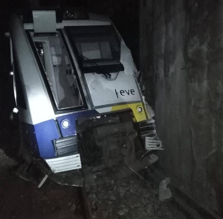 Un tren de FEVE descarrila en Mañón (A Coruña). TRÁFICO FERROLTERRA / Europa Press