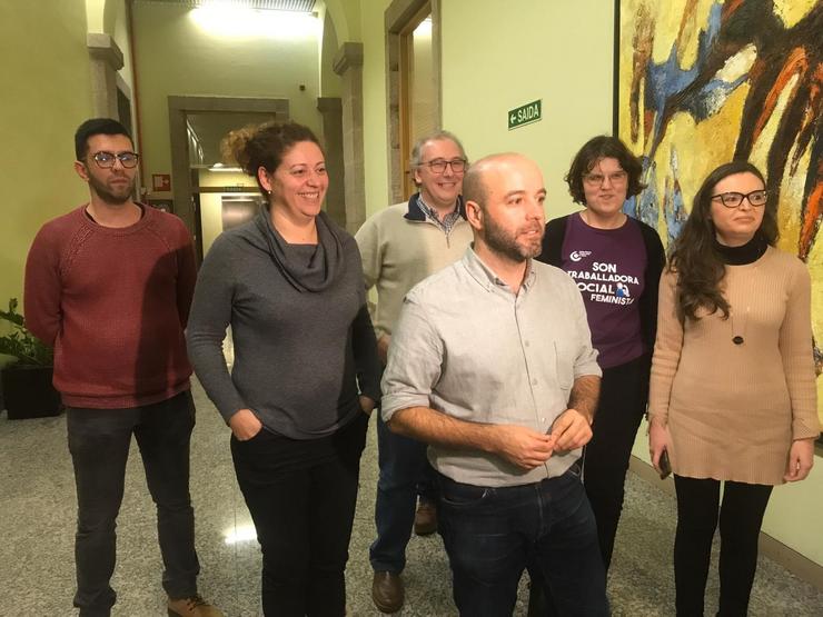 Luís Villares con membros da Coordinadora de En Marea sobre as eleccións autonómicas convocadas para o 5 de abril 