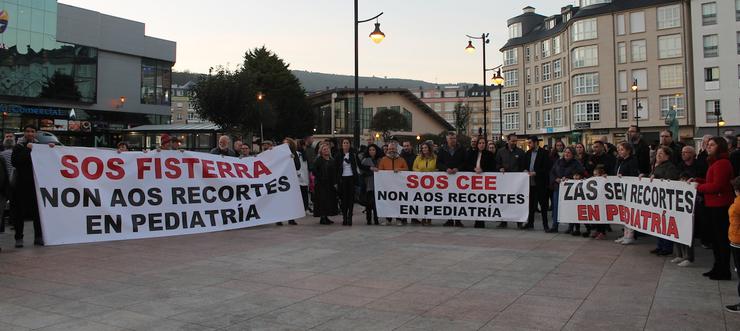 Manifestación comarcal en Cee contra os recortes en pediatria e na sanidade pública / Paula Castiñeira