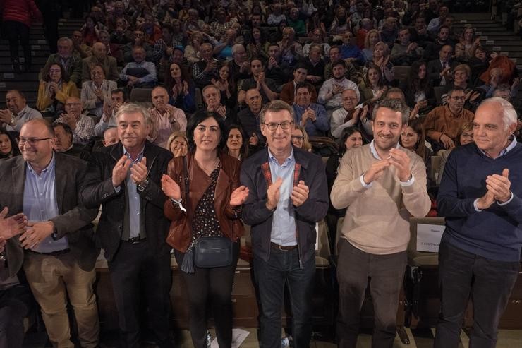 De esquerda a dereita: Miguel Tellado, José Manuel Barreiro, Elena Candia, Alberto Núñez Feijóo e Jaime de Olano. PP - Arquivo 