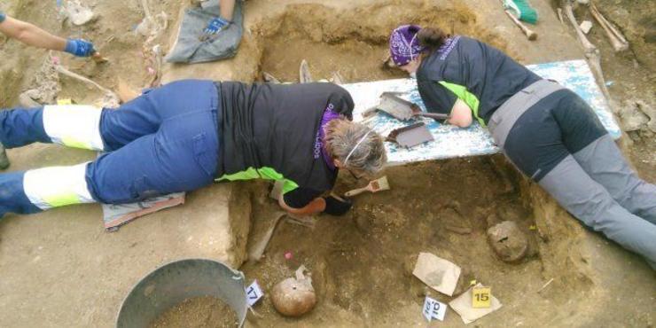 As exhumacións no cemiterio de Vilarraso, en Aranga, revelou un dos episodios máis cruentos da represión franquista en Galicia / ARDF.