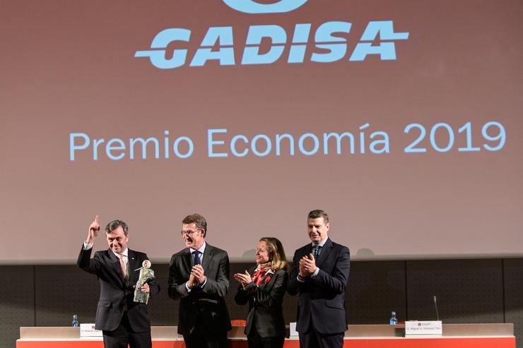 O presidente do Grupo Gadisa, Roberto Tojeiro, recibe o Premio Economía do Consello Galego de Economistas nun acto coa vicepresidenta Nadia Calviño e o presidente da Xunta, Alberto Núñez Feijóo. M. DYLAN 