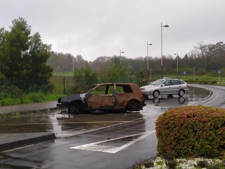 Vehículo abandonado en Pontevedra.. CONCELLO DE PONTEVEDRA / Europa Press