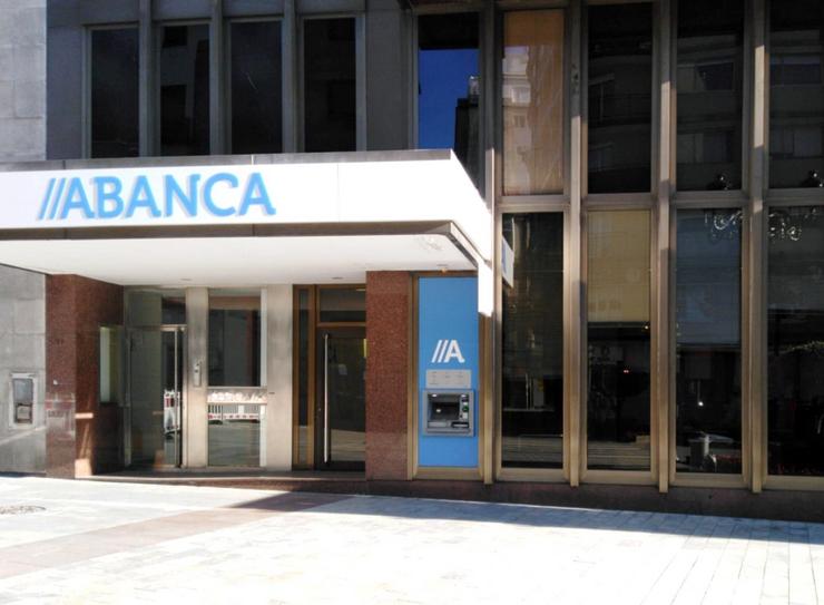 Antiga sede de Banco Caixa Geral e oficina principal en Vigo, coa imaxe de Abanca.. ABANCA 