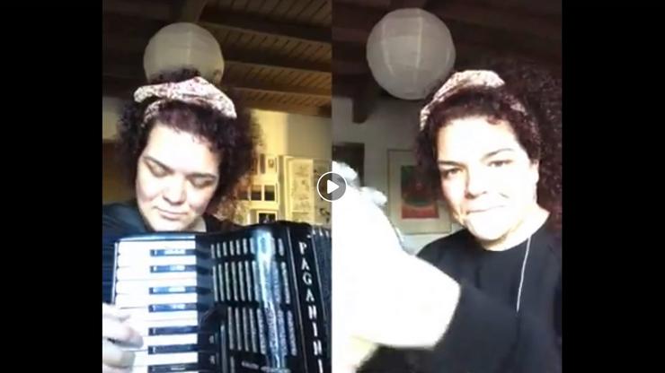 Sabela Galbán, tocando a 'Muiñeira do Coronavirus' / Facebook Sabela Galbán tocando a 'Muiñeira do Coronavirus' / Facebook