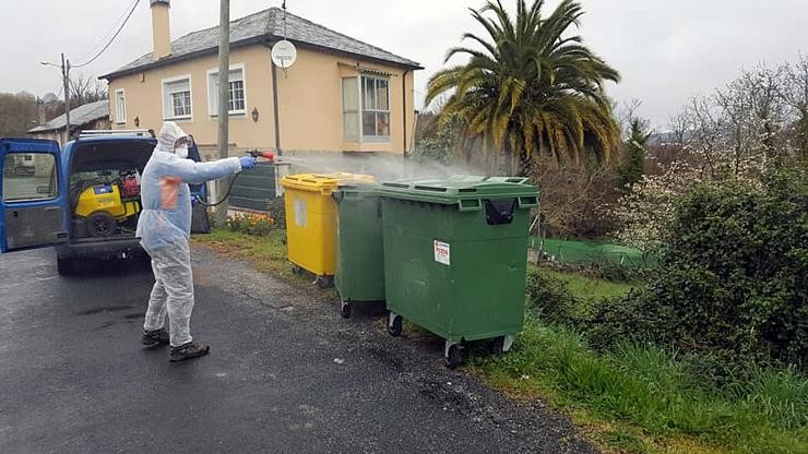 Labores de desinfección no concello da Pobra de Trives para evitar contaxios por coronavirus COVID-19 