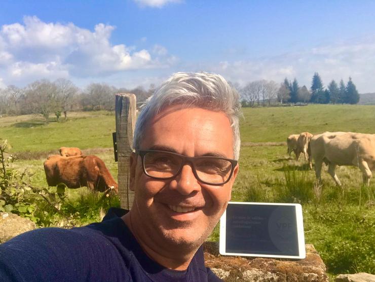 Juan Carlos Pérez, socio fundador de VPF Scandinavia AS, pasando a corentena en San Xoán de Río 