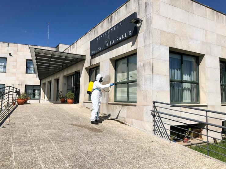 Labores de desinfección nun centro de Galicia. XUNTA 