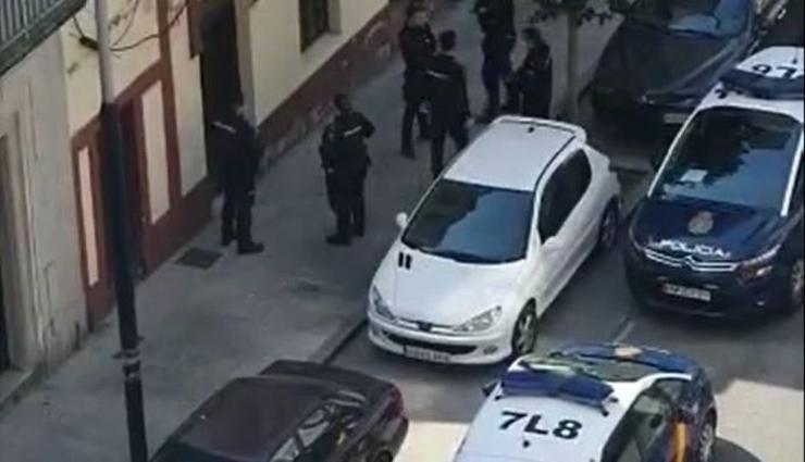 Policía desaloxa os clientes dun mesón de Ferrol que se saltou o estado de alarma 