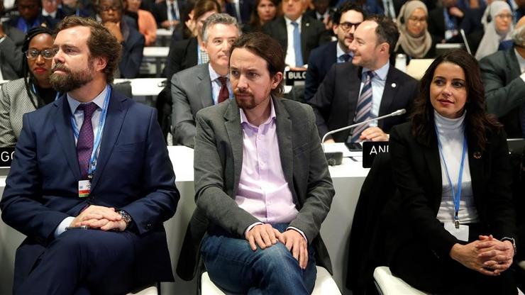 Iván Espinosa de los Monteros (esquerda), Pablo Iglesias e Inés Arrimadas 