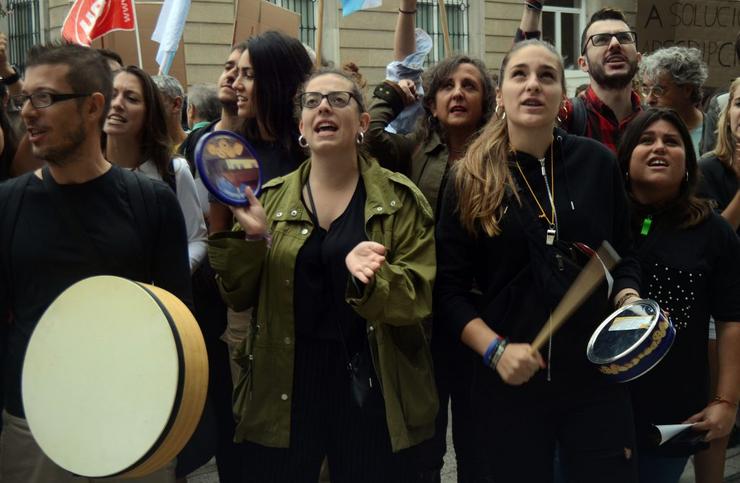 Persoal e estudantes da Escola Superior de Arte Dramática de Galicia nunha protesta contra os recortes aplicados pola Xunta / Miguel Núñez
