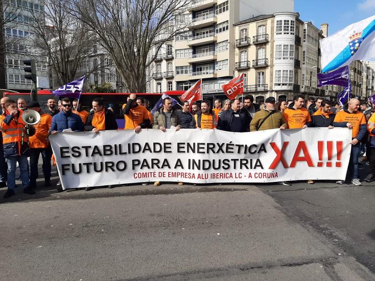 Concentración de traballadores de Alu Ibérica LC en demanda de prezos competitivos para a industria electrointensiva. ALU IBÉRICA LC