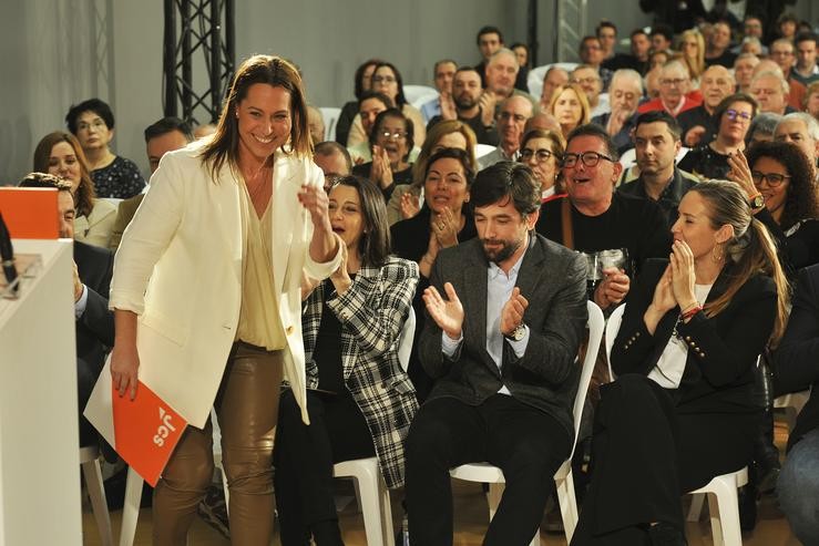 Beatriz Pino (Ciudadanos), nun acto con Arrimadas e outros dirixentes da formación laranxa / Europa Press