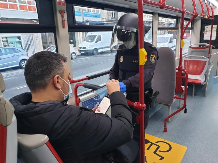 Repartición de máscaras no transporte público en Galicia.. DELEGACIÓN DO GOBERNO EN GALICIA