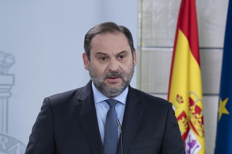 O ministro de Transportes, José Luís Ábalos, en rolda de prensa no Palacio da Moncloa. Moncloa