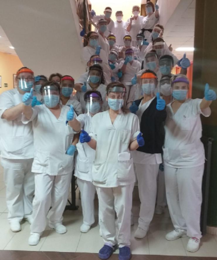 Pantallas protectoras para sanitarios galegos realizadas por makers / XdM
