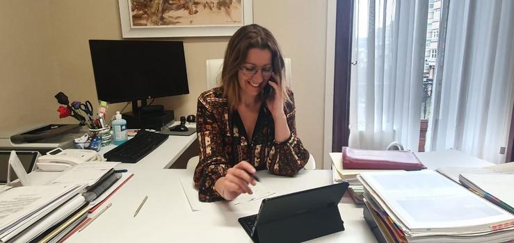 A alcaldesa de Lugo, Lara Méndez, no seu despacho.. CONCELLO DE LUGO